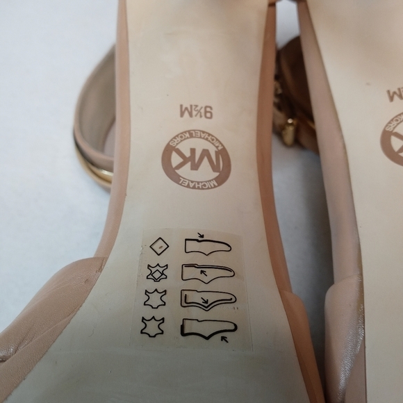 Michael Kors MK Back Zip Nude beige Stiletto 4.5" - Picture 4 of 11